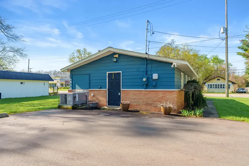 1726 W Michigan Avenue Battle Creek City MI 49037