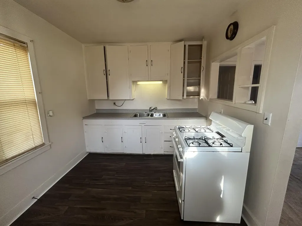 822 Campbell Street Flint City MI 48507