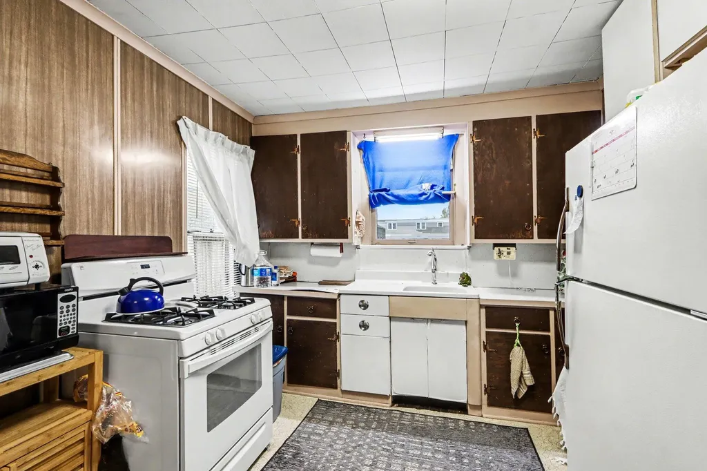 3011 Riverview Drive Kalamazoo Charter Township MI 49004