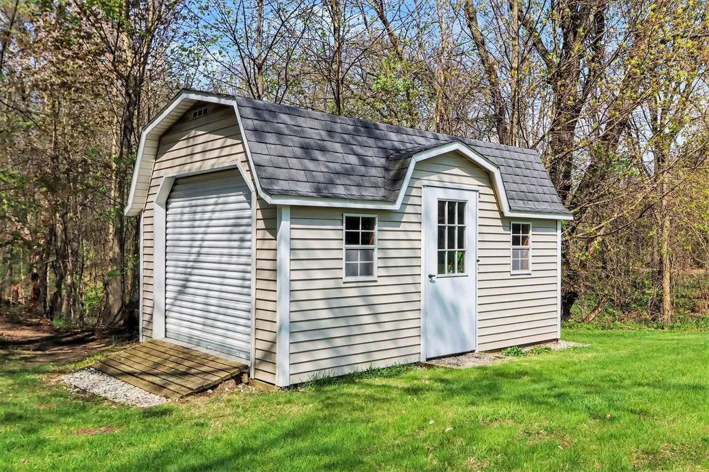 2828 W F Avenue Cooper Charter Township MI 49009