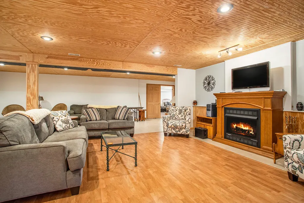 18 W Suttons Ridge Newton Township MI 49014