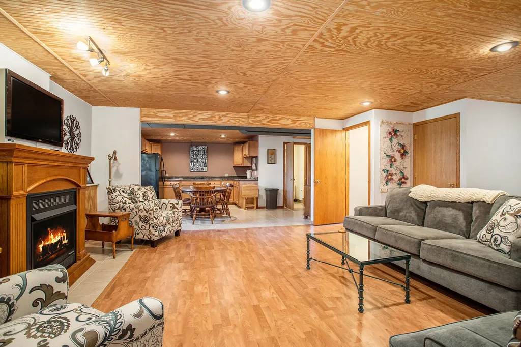 18 W Suttons Ridge Newton Township MI 49014