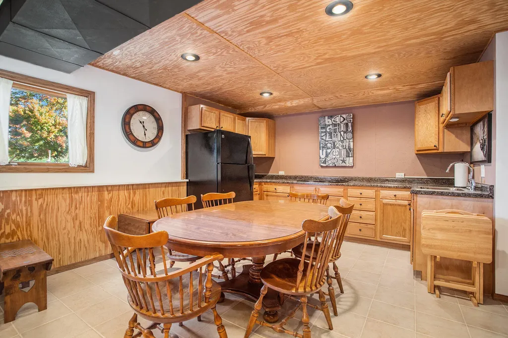 18 W Suttons Ridge Newton Township MI 49014