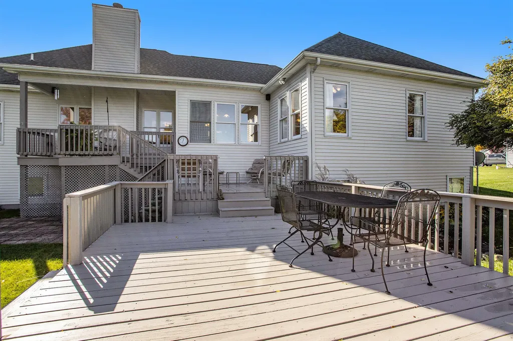 18 W Suttons Ridge Newton Township MI 49014
