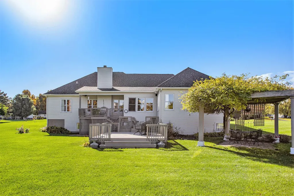 18 W Suttons Ridge Newton Township MI 49014