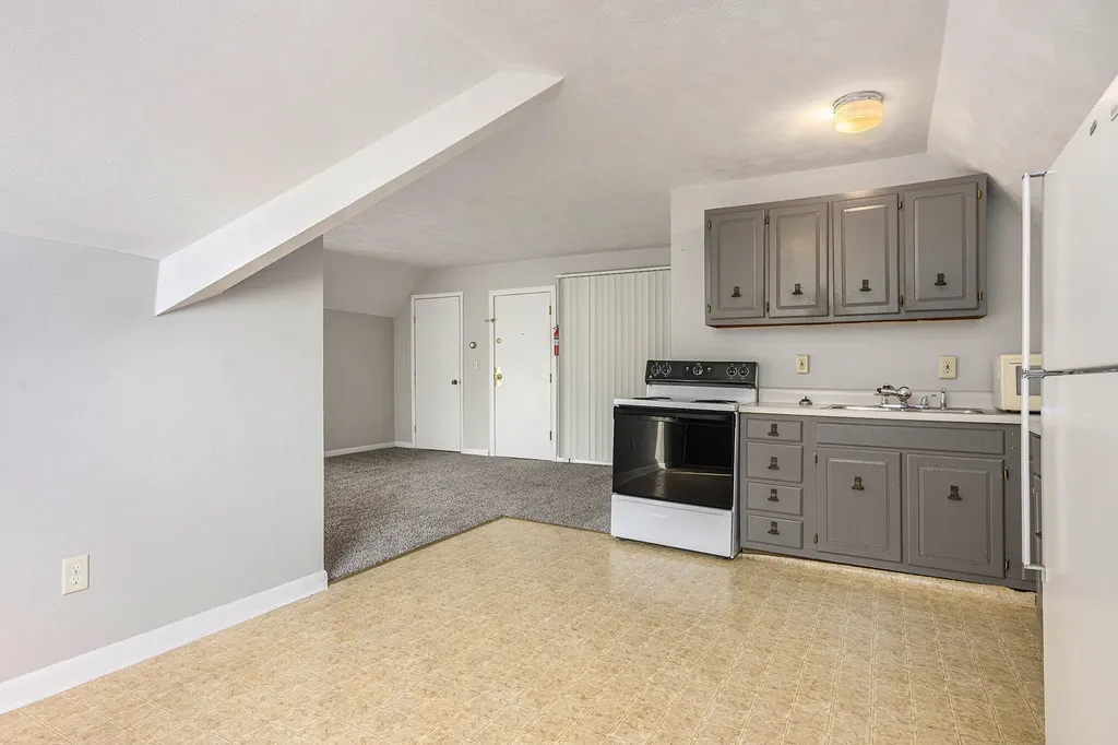 316/324 Stuart Avenue Kalamazoo City MI 49007