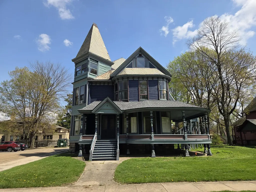316/324 Stuart Avenue Kalamazoo City MI 49007
