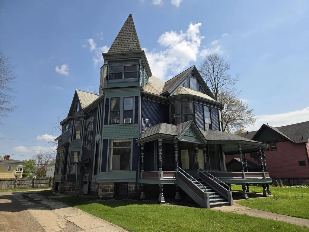 316/324 Stuart Avenue Kalamazoo City MI 49007