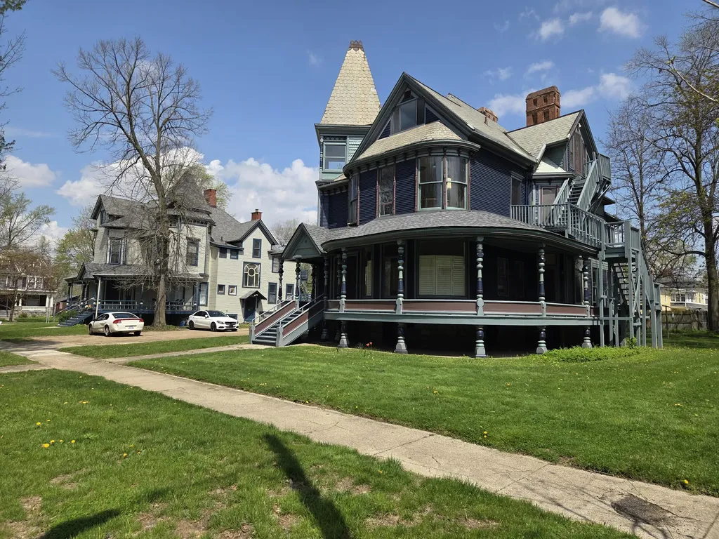 316/324 Stuart Avenue Kalamazoo City MI 49007
