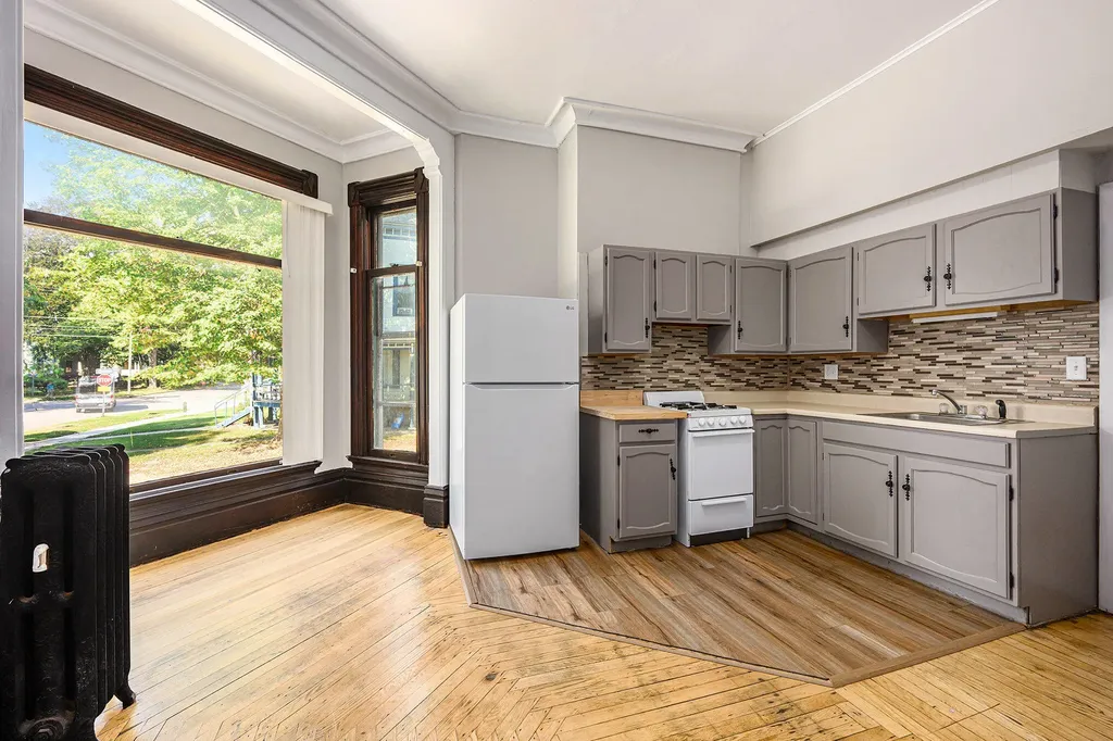 316/324 Stuart Avenue Kalamazoo City MI 49007
