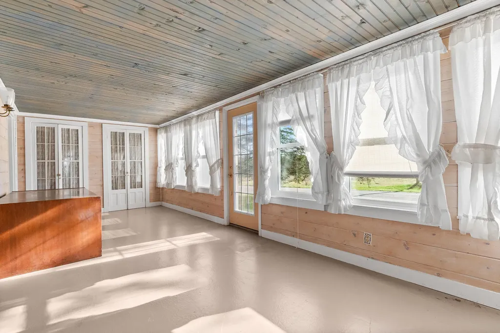 58380 County Road 365 N Lawrence Township MI 49064
