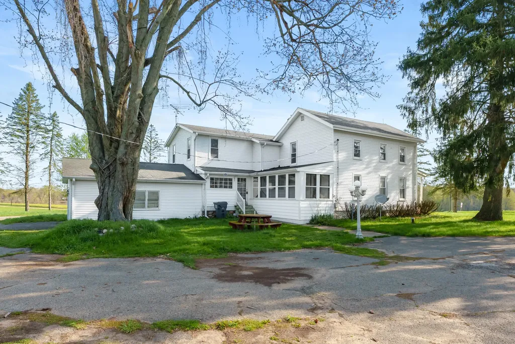 58380 County Road 365 N Lawrence Township MI 49064