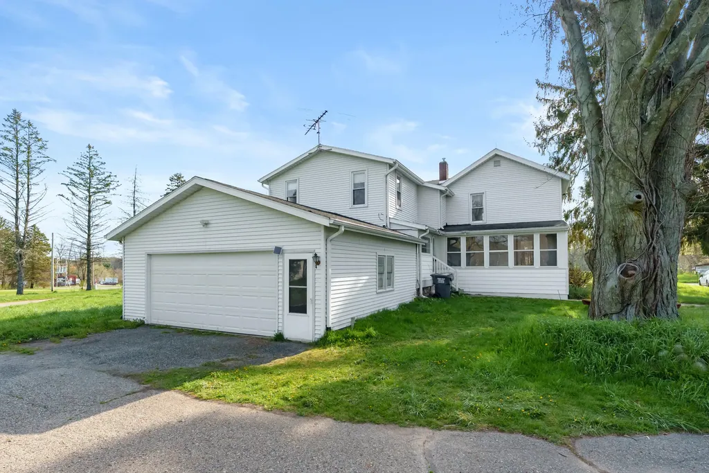 58380 County Road 365 N Lawrence Township MI 49064