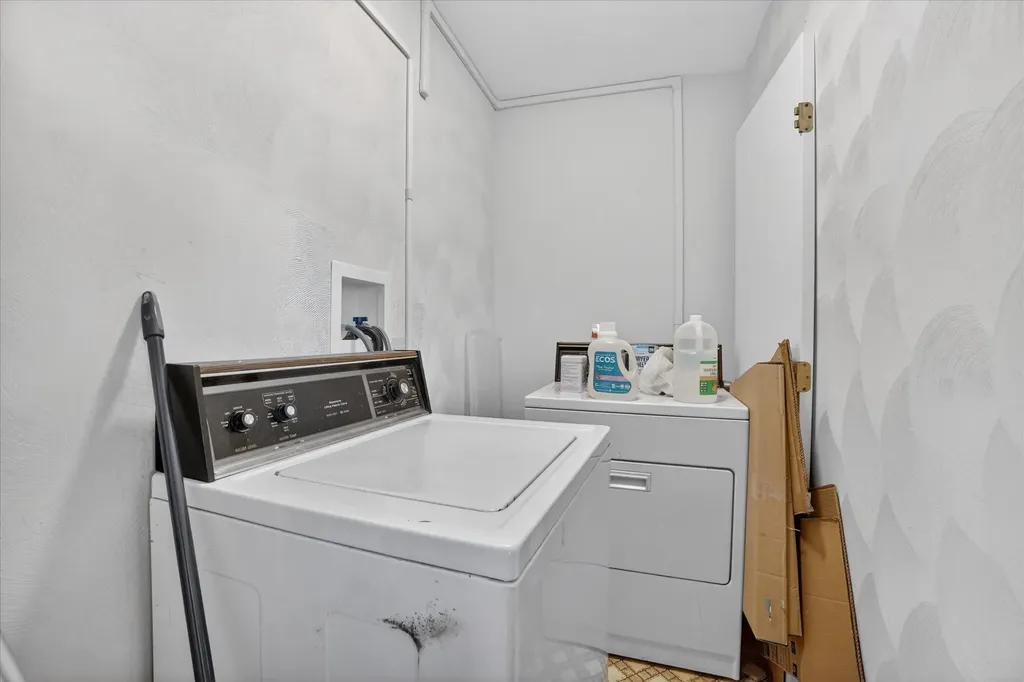 176 Oakhurst Avenue Kalamazoo City MI 49001