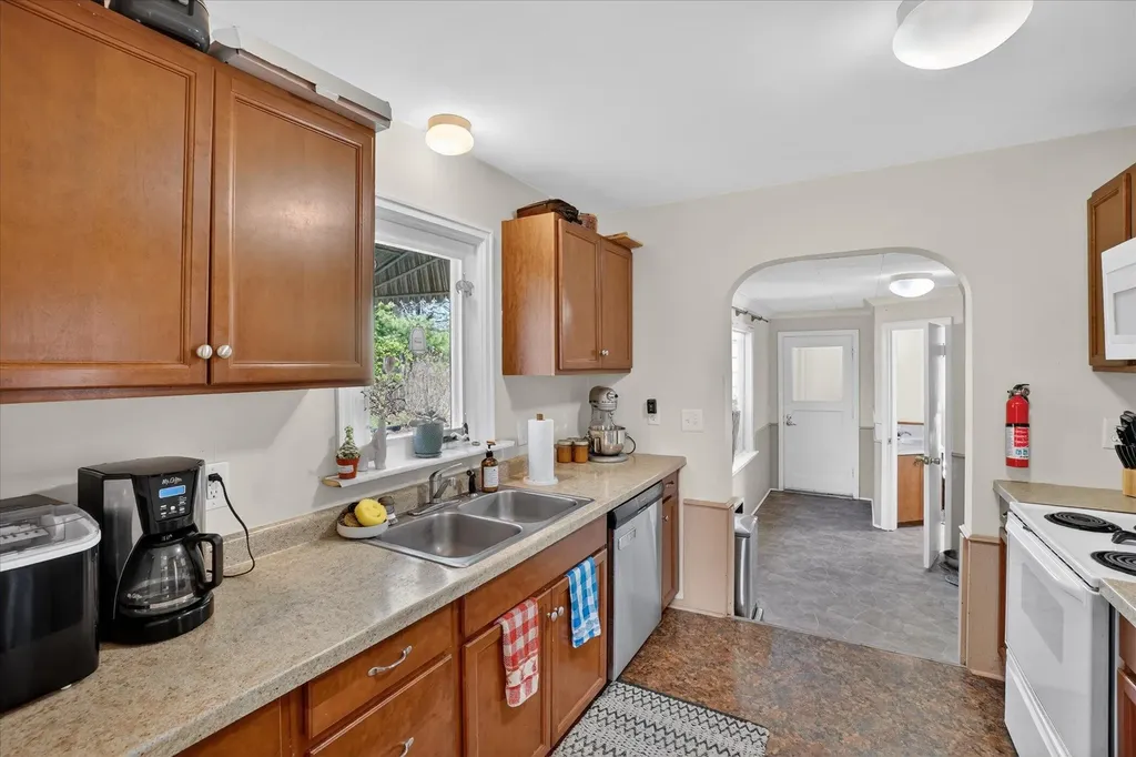 176 Oakhurst Avenue Kalamazoo City MI 49001