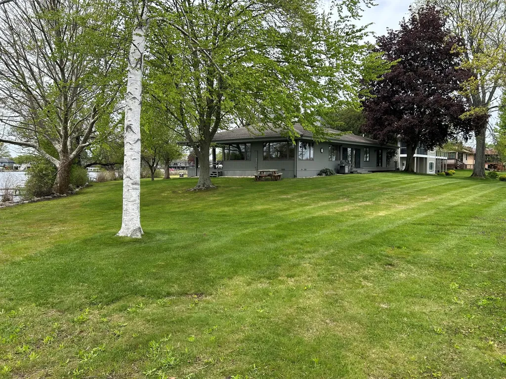 11975 E Lee Mar Drive Brady Township MI 49097