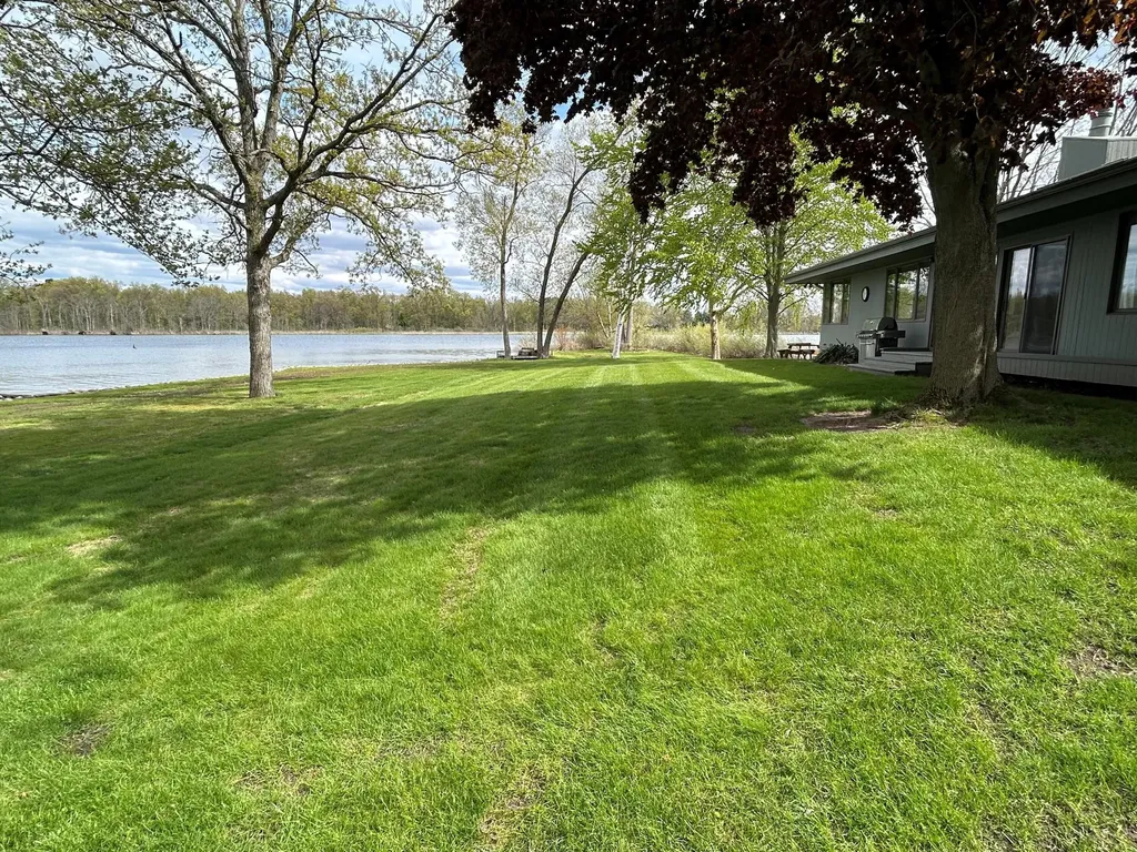 11975 E Lee Mar Drive Brady Township MI 49097