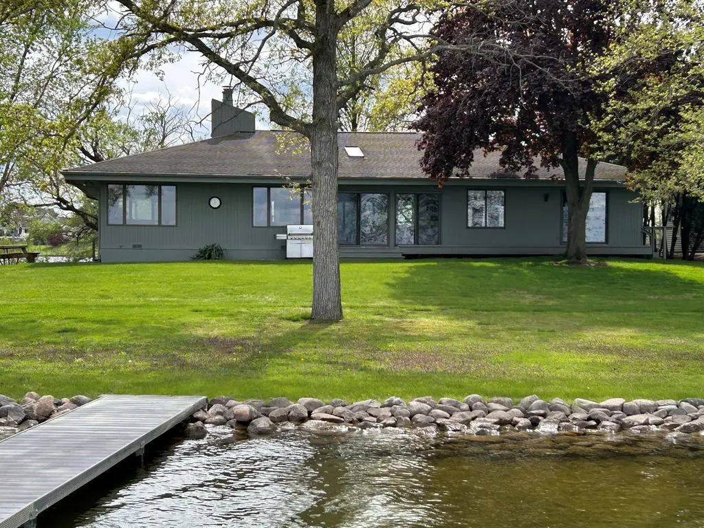 11975 E Lee Mar Drive Brady Township MI 49097