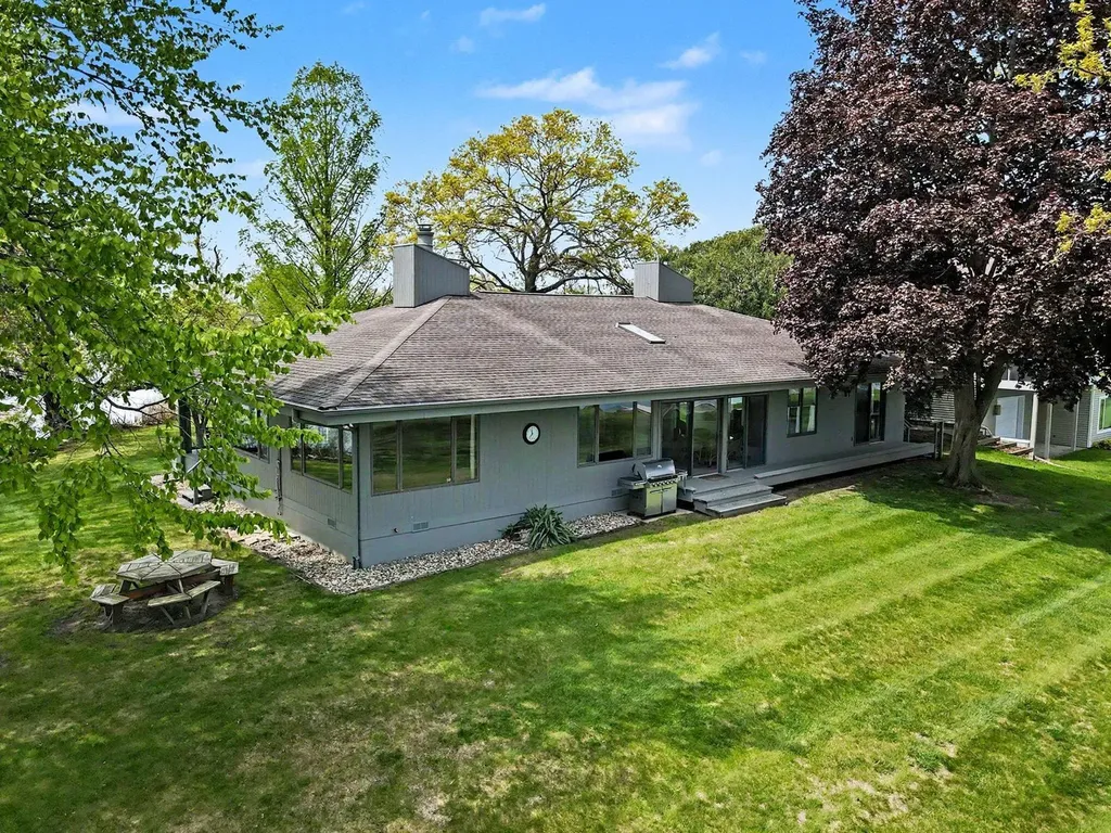 11975 E Lee Mar Drive Brady Township MI 49097