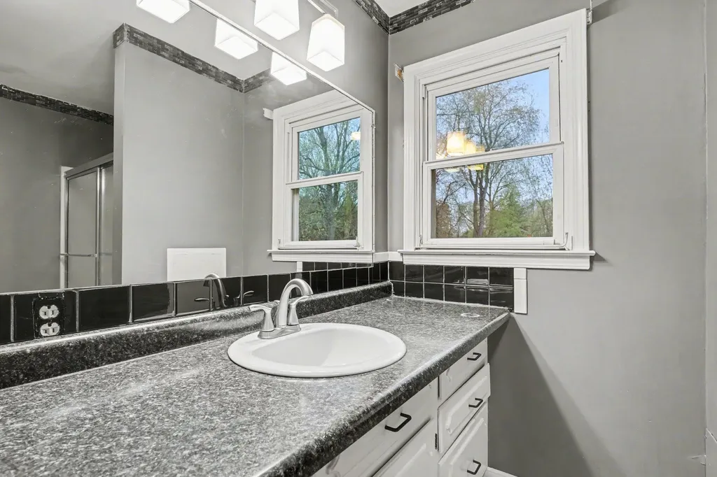 3426 Meadowcroft Avenue Kalamazoo Charter Township MI 49004