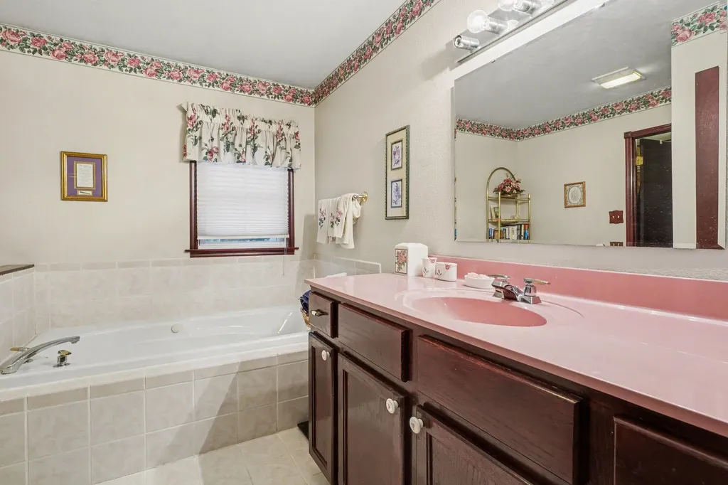 3426 Meadowcroft Avenue Kalamazoo Charter Township MI 49004