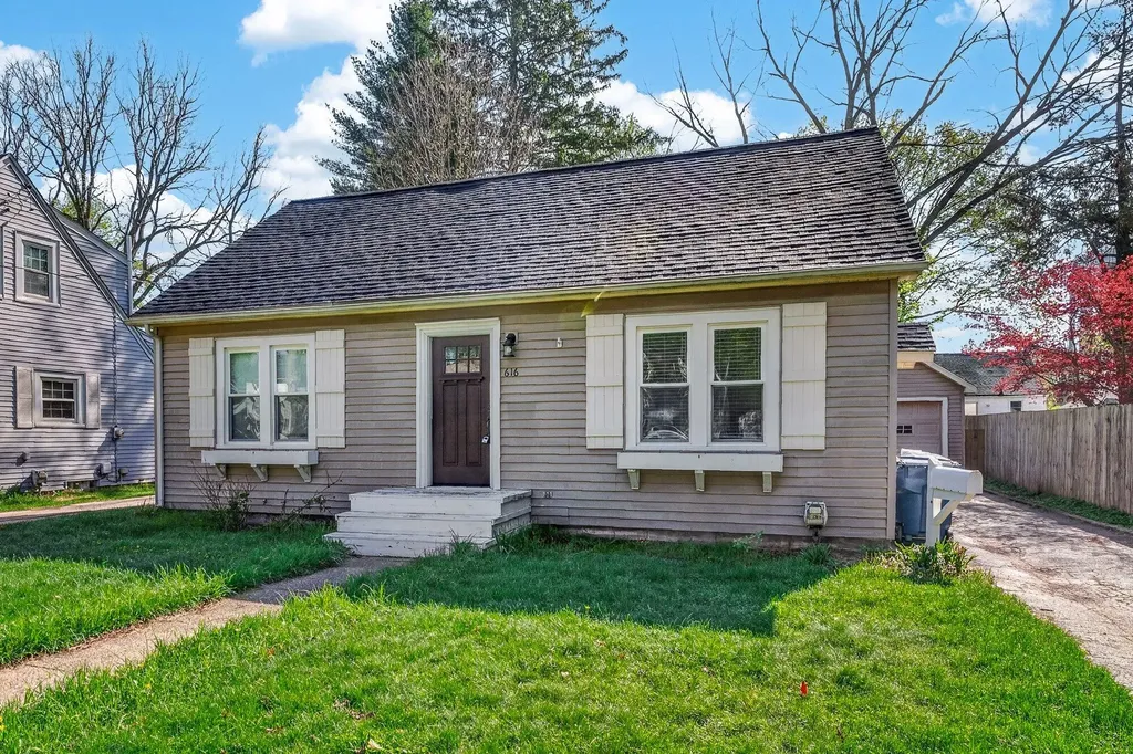 616 Pinehurst Boulevard Kalamazoo Charter Township MI 49006