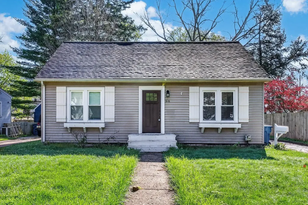 616 Pinehurst Boulevard Kalamazoo Charter Township MI 49006