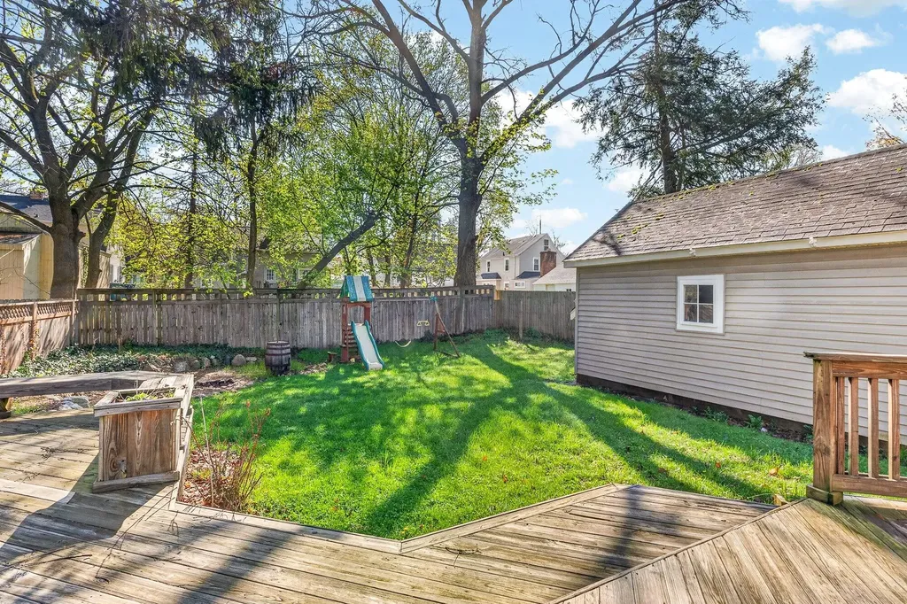 616 Pinehurst Boulevard Kalamazoo Charter Township MI 49006