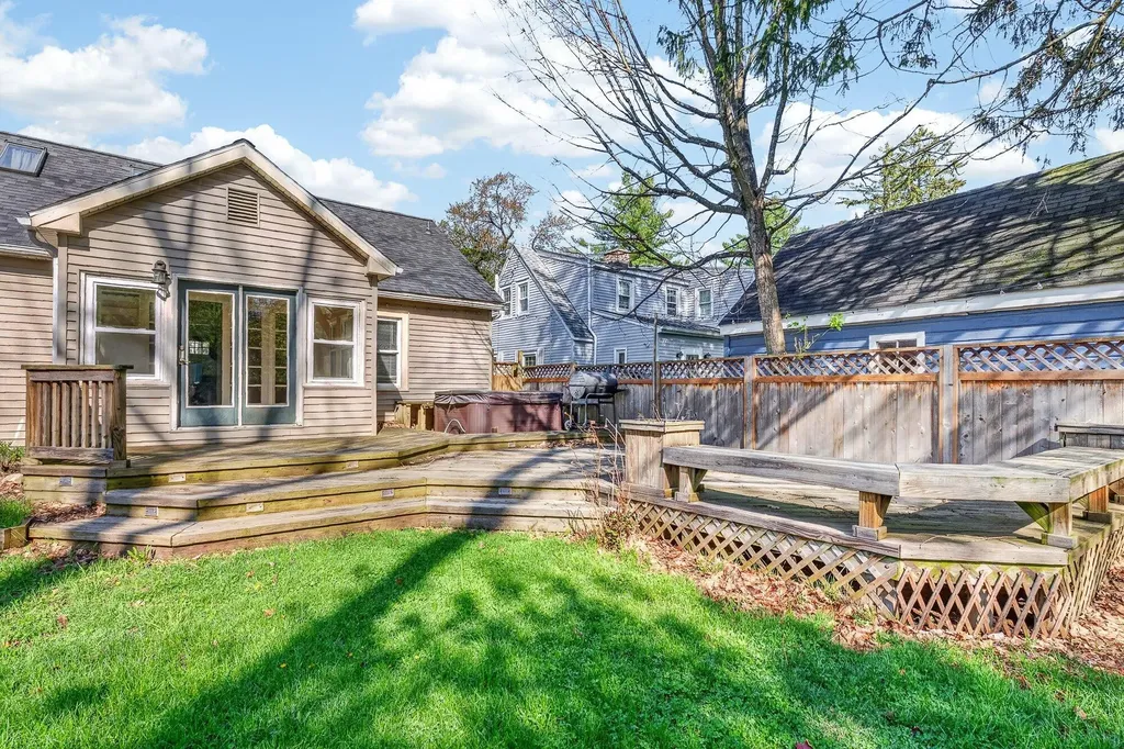 616 Pinehurst Boulevard Kalamazoo Charter Township MI 49006