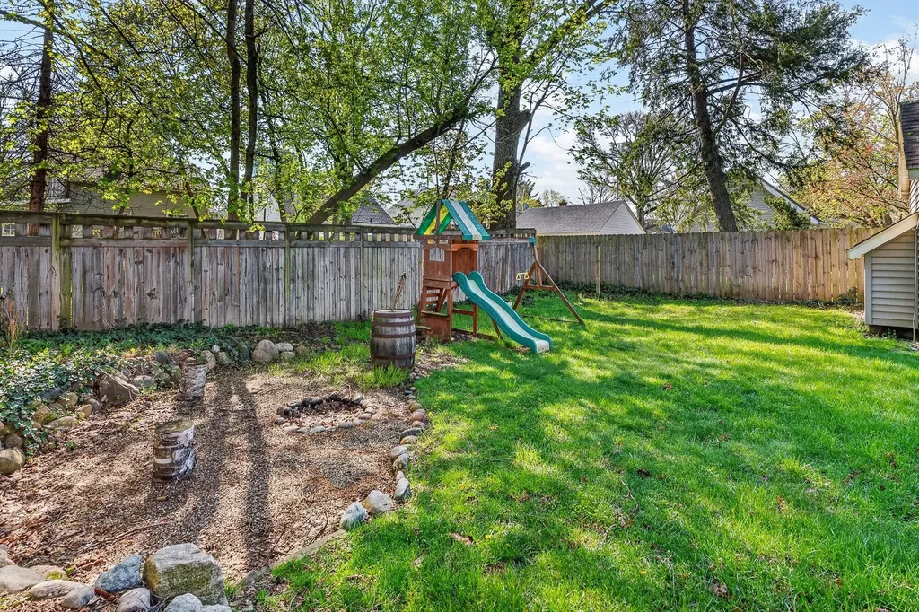 616 Pinehurst Boulevard Kalamazoo Charter Township MI 49006