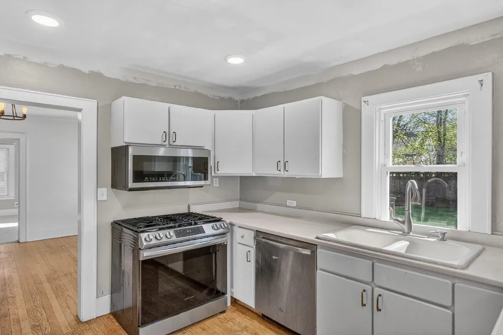 616 Pinehurst Boulevard Kalamazoo Charter Township MI 49006