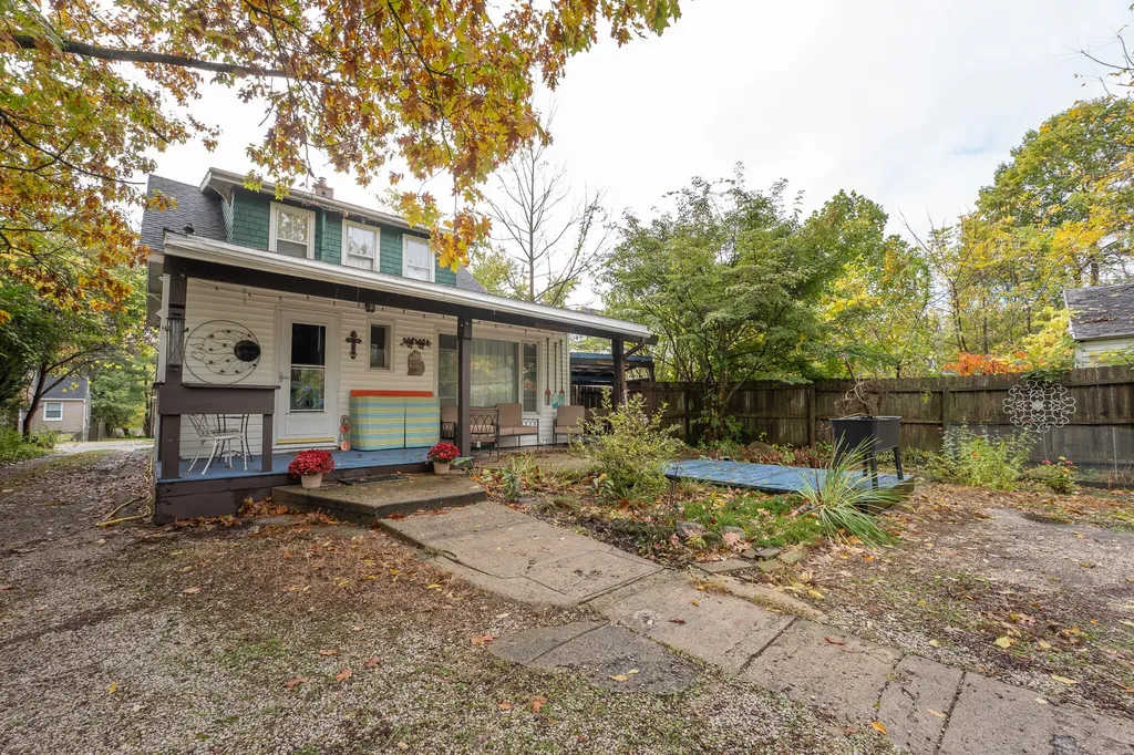 2340 Amherst Avenue Kalamazoo City MI 49008