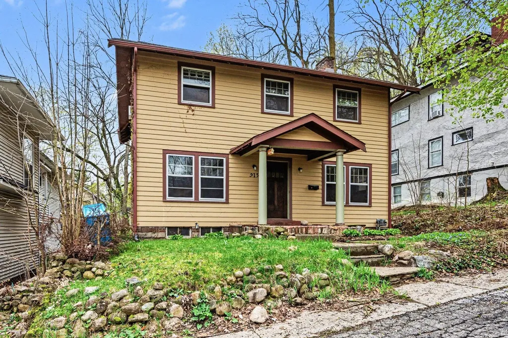 915 Walwood Place Kalamazoo City MI 49007