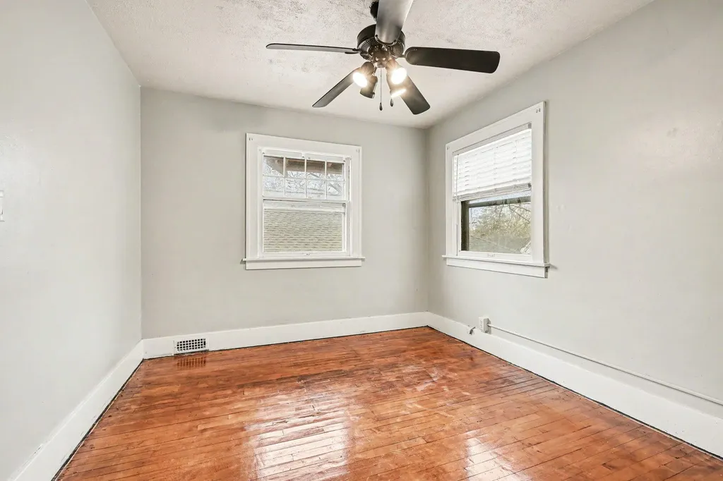 915 Walwood Place Kalamazoo City MI 49007