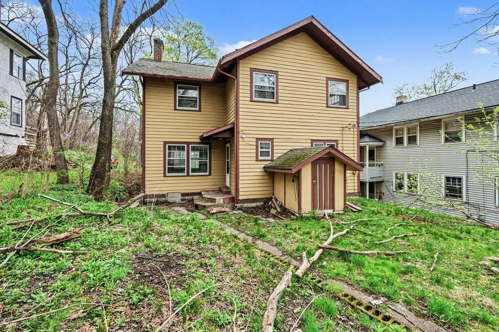 915 Walwood Place Kalamazoo City MI 49007