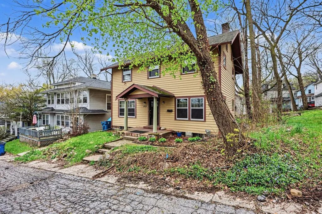 915 Walwood Place Kalamazoo City MI 49007