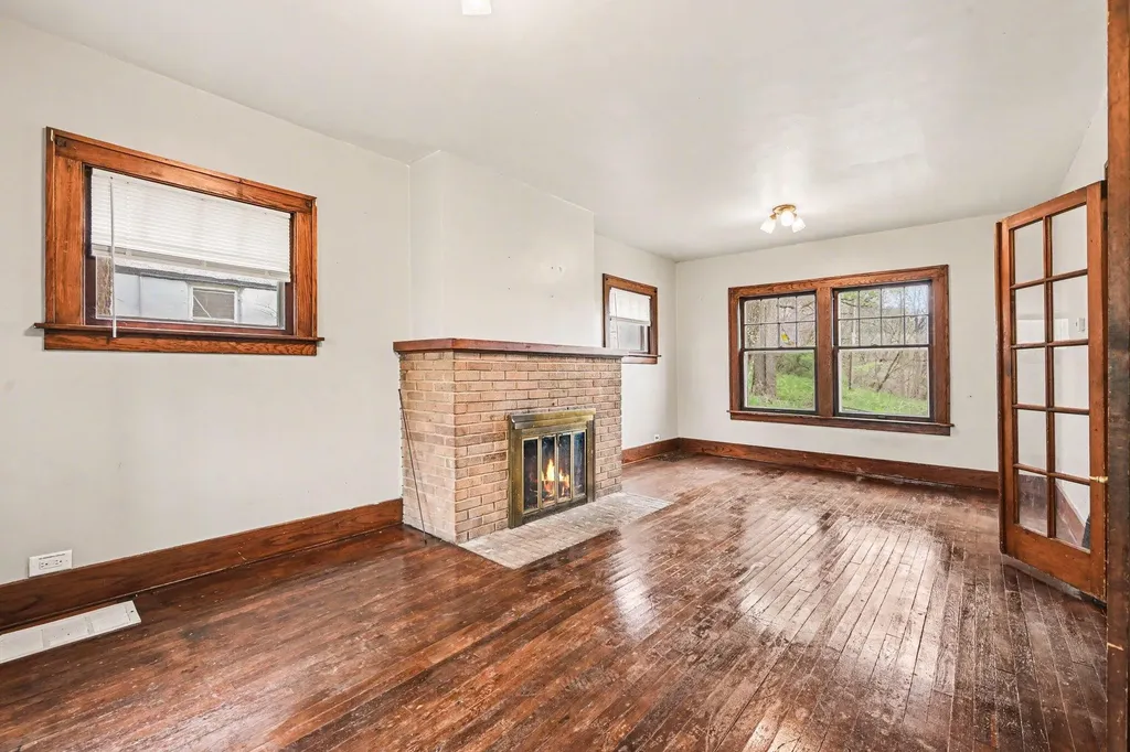 915 Walwood Place Kalamazoo City MI 49007