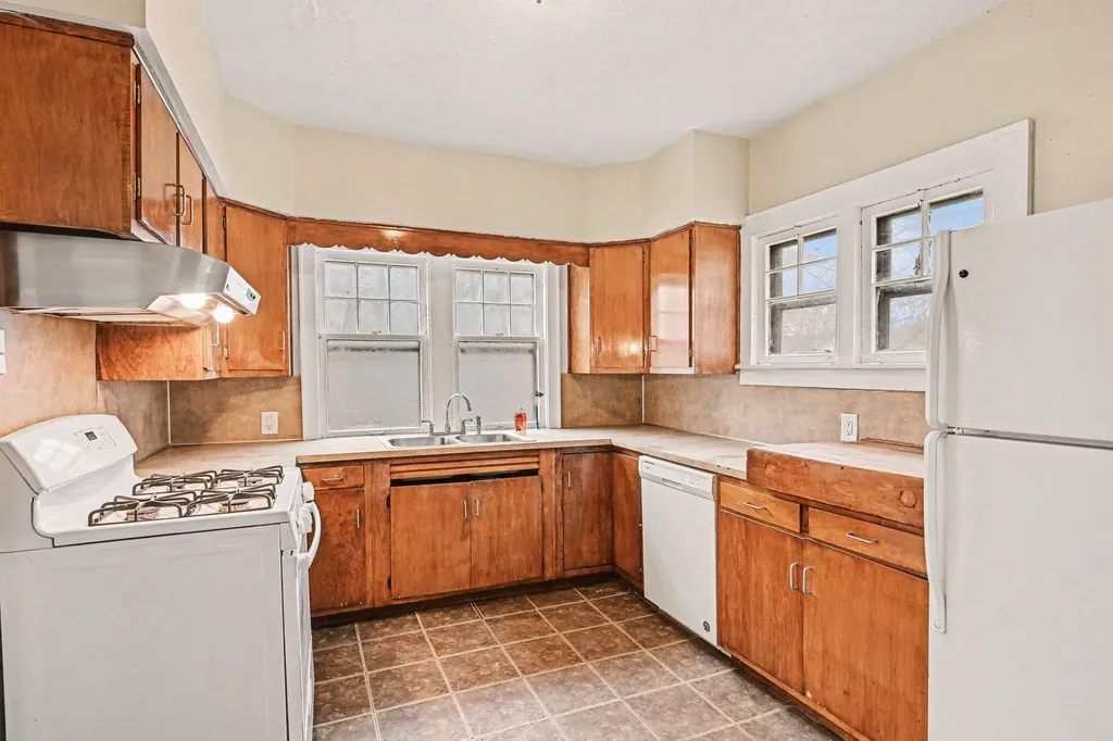 915 Walwood Place Kalamazoo City MI 49007