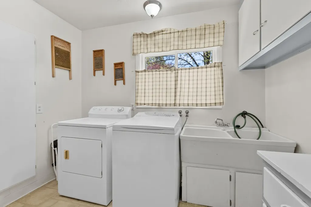 2421 Waite Avenue Kalamazoo City MI 49008