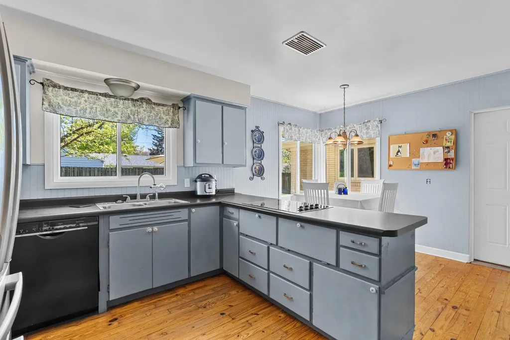 2421 Waite Avenue Kalamazoo City MI 49008
