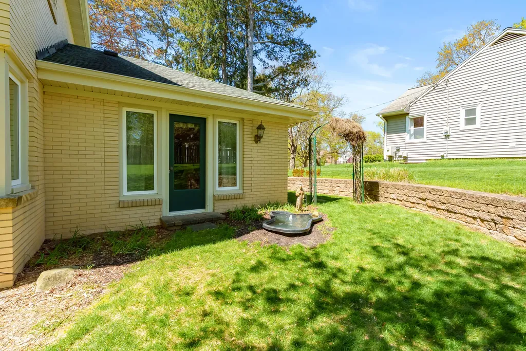 2421 Waite Avenue Kalamazoo City MI 49008