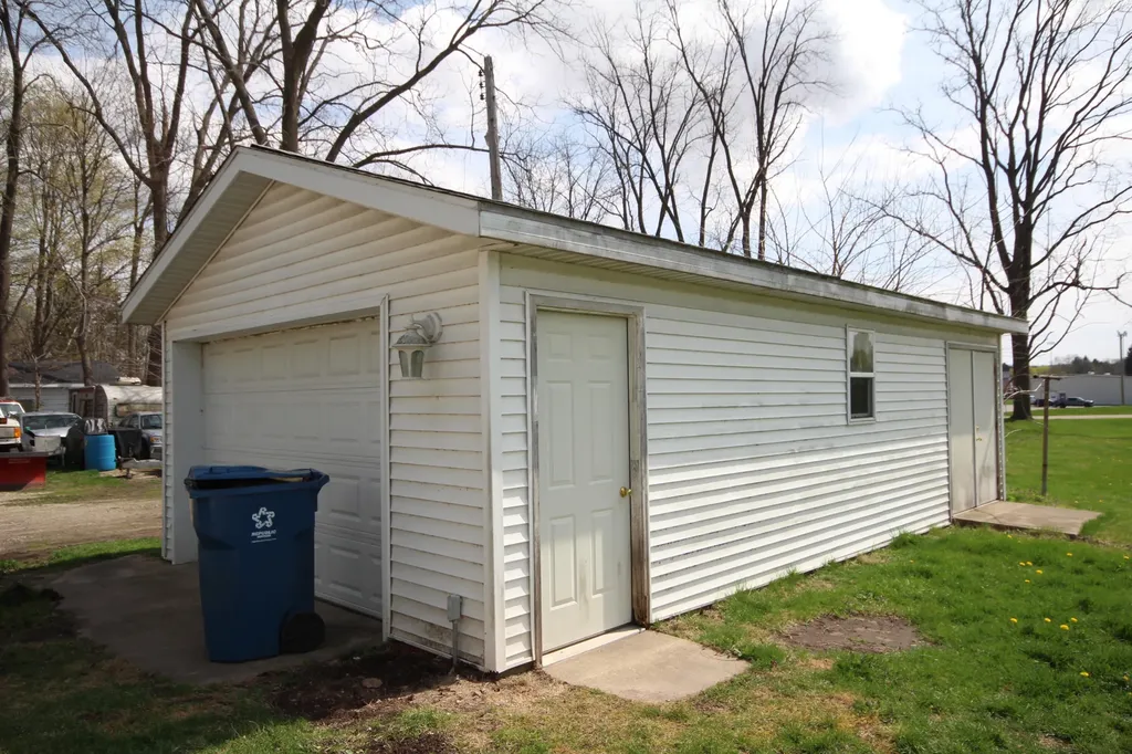 304 E Prairie Street Vicksburg Village MI 49097