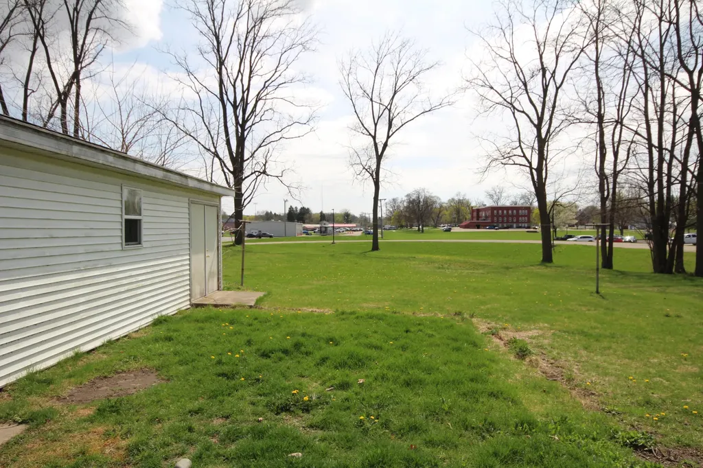 304 E Prairie Street Vicksburg Village MI 49097