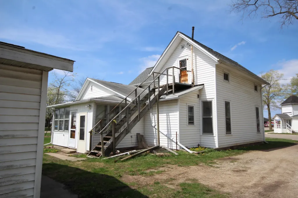 304 E Prairie Street Vicksburg Village MI 49097