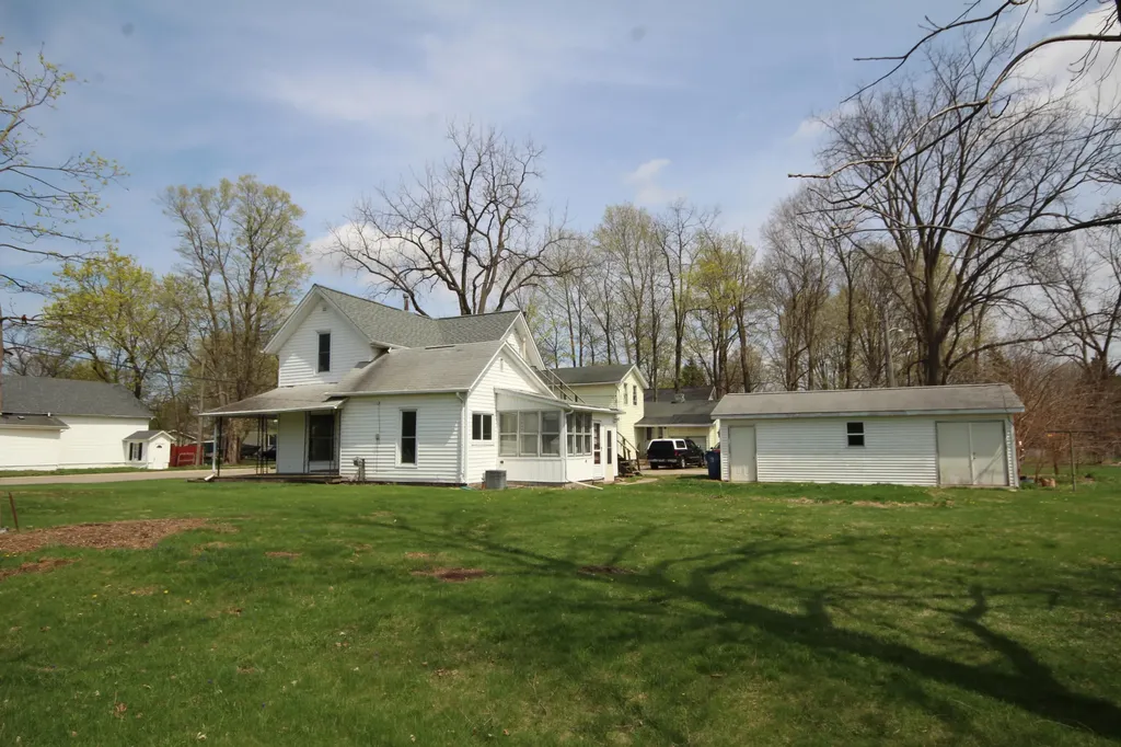 304 E Prairie Street Vicksburg Village MI 49097