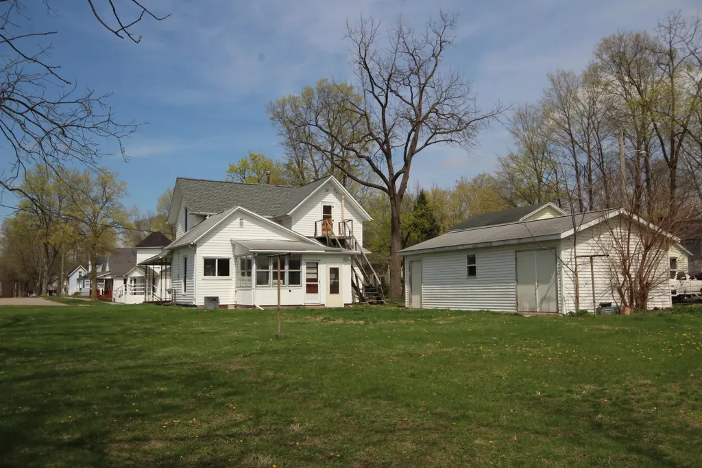 304 E Prairie Street Vicksburg Village MI 49097