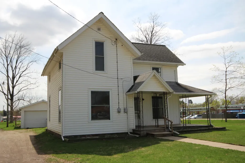 304 E Prairie Street Vicksburg Village MI 49097