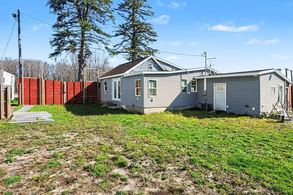 25765 M-43 Almena Township MI 49071