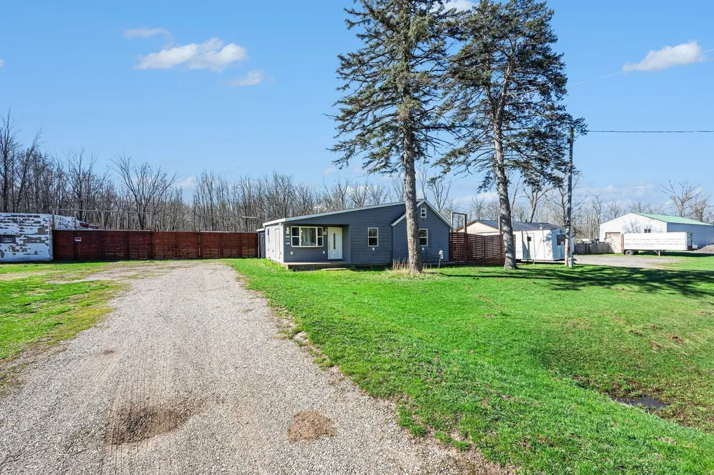 25765 M-43 Almena Township MI 49071