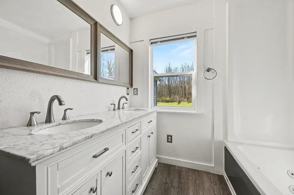 25765 M-43 Almena Township MI 49071